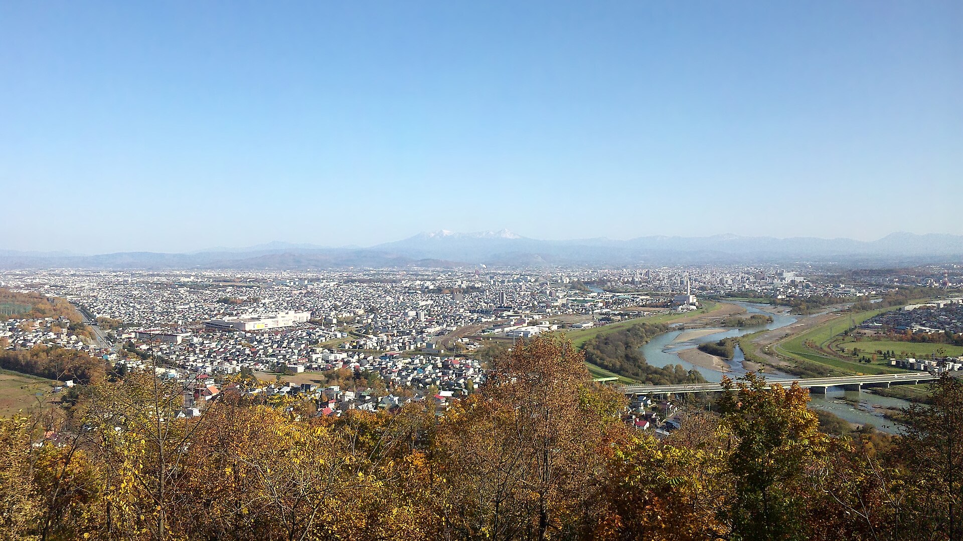 嵐山展望台から見た旭川市街と大雪山