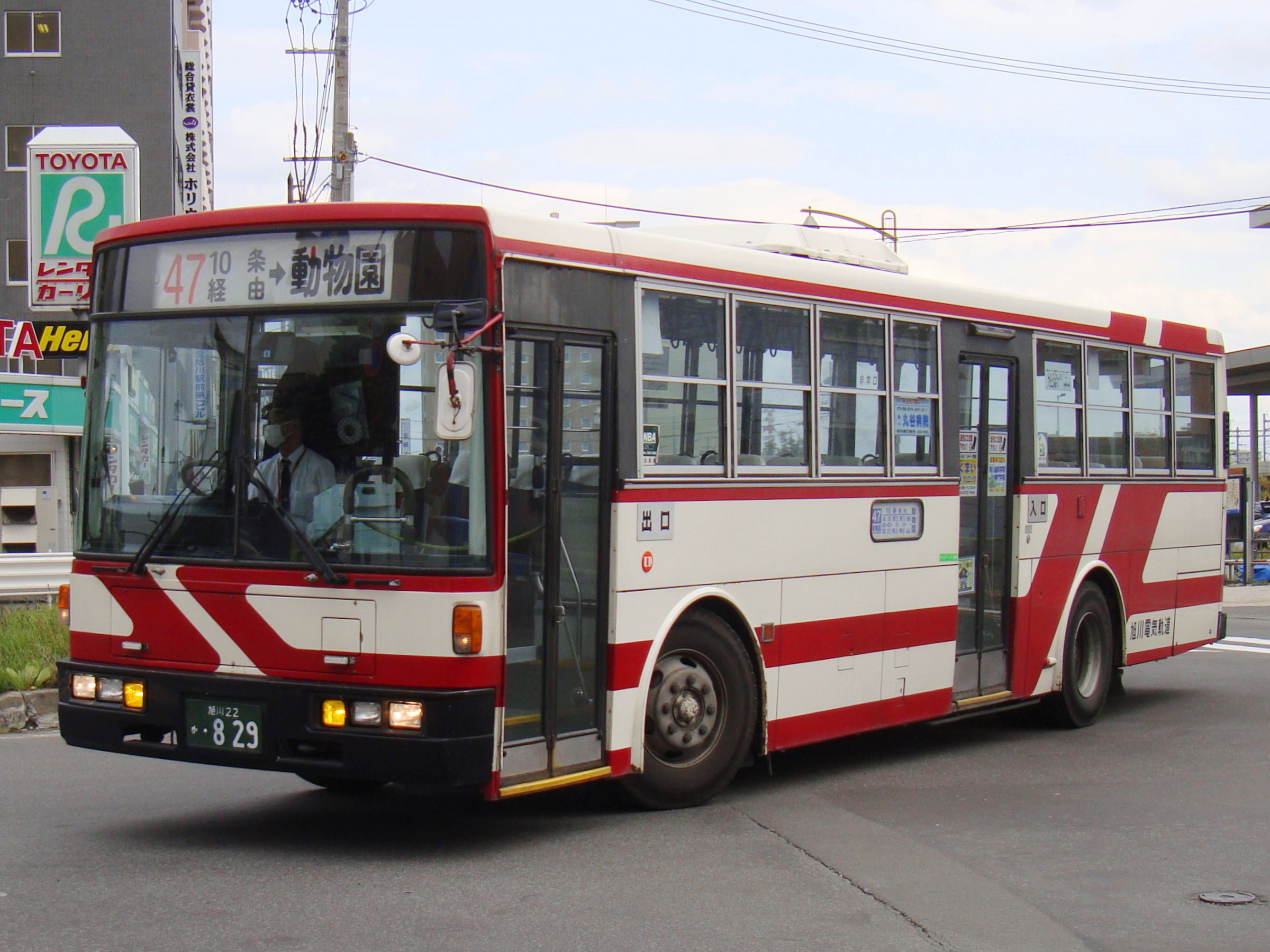 旭川電気軌道の47番のバス