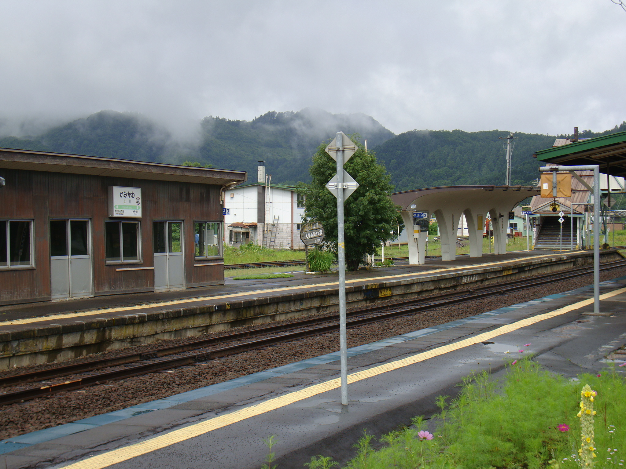 上川駅のホーム